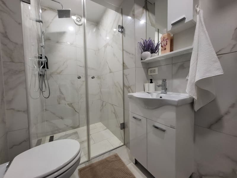 Apartment 5, Bad mit Dusche